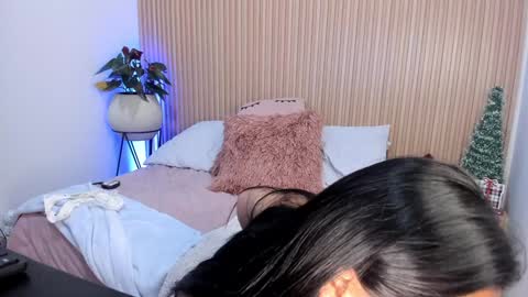 Amelie online show from December 11, 2024, 4:42 pm