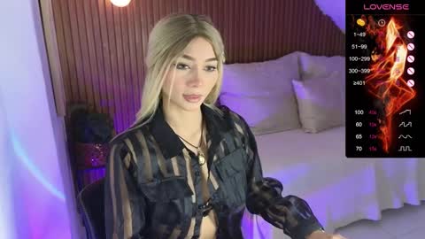 Snapshot of amelieaxie chatting on January 13, 2025, 3:45 am Isabella online show from January 13, 2025, 3:45 am