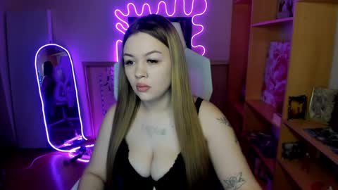 Snapshot of ameliepeach chatting on April 12, 2026, 1:21 am Amelie online show from April 12, 2026, 1:21 am