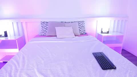 Ameli  online show from April 14, 2026, 11:38 am