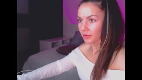 amelinamersi online show from November 6, 2025, 4:30 pm