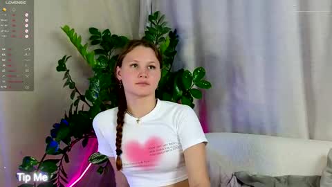 AmeliRoyse online show from September 11, 2025, 6:19 pm