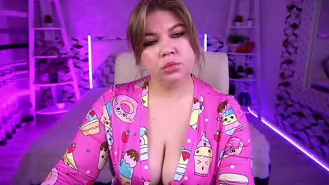 Snapshot of amellywhite chatting on May 7, 2026, 12:32 pm Alina online show from May 7, 2026, 12:32 pm