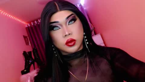 Queen Mireska online show from November 10, 2025, 3:00 pm