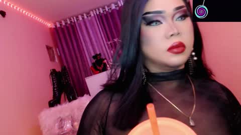 Queen Mireska online show from November 16, 2025, 3:39 pm