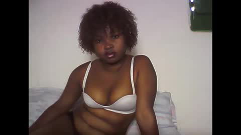 amielle_01 online show from April 22, 2026, 10:50 am