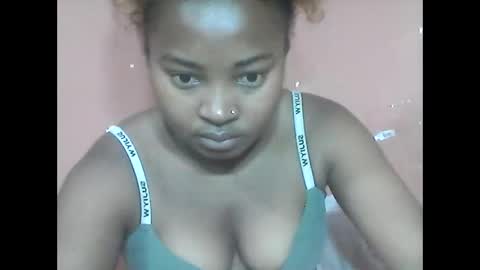 amielle_01 online show from April 28, 2026, 6:07 am