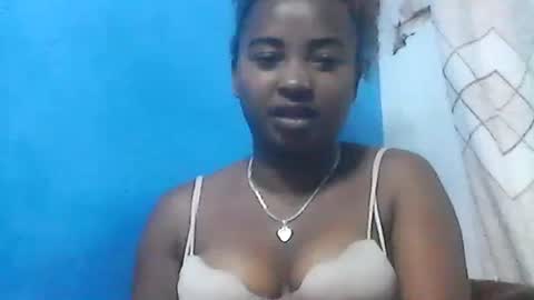 amielle_01 online show from May 5, 2026, 7:00 pm
