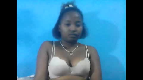 amielle_01 online show from May 17, 2026, 5:09 pm