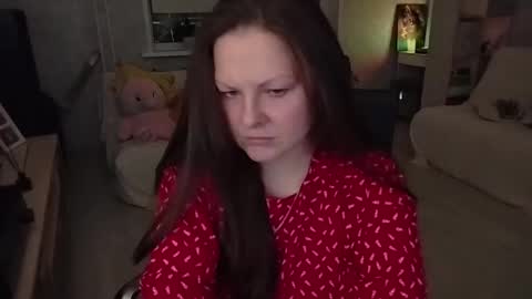 Mila online show from November 17, 2025, 9:31 pm