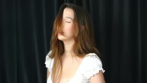 A online show from October 3, 2025, 8:00 am