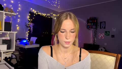 Amily online show from April 19, 2026, 2:38 pm