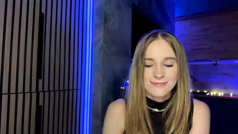 Snapshot of amily_sunray chatting on May 16, 2026, 3:55 pm Amily online show from May 16, 2026, 3:55 pm