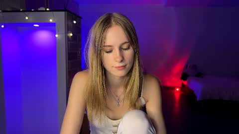 Snapshot of amily_sunray chatting on July 14, 2026, 6:57 pm Amily online show from July 14, 2026, 6:57 pm