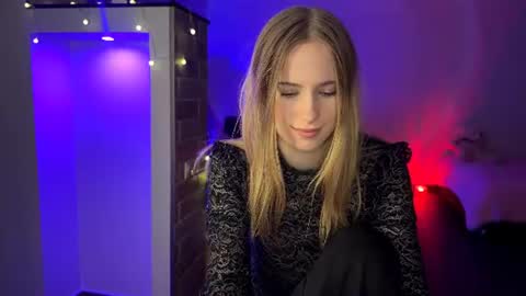 Snapshot of amily_sunray chatting on July 16, 2026, 5:41 pm Amily online show from July 16, 2026, 5:41 pm