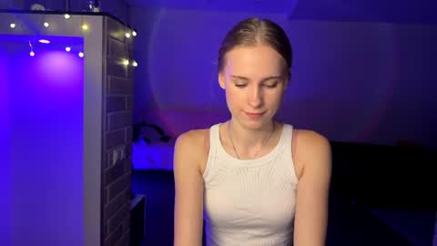Snapshot of amily_sunray chatting on July 19, 2026, 6:55 pm Amily online show from July 19, 2026, 6:55 pm