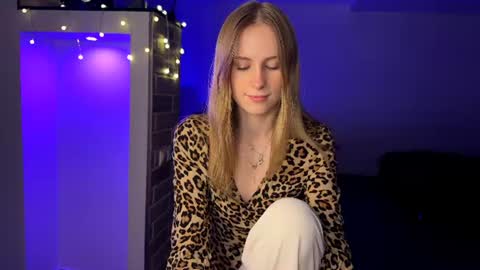 Snapshot of amily_sunray chatting on July 29, 2026, 7:01 pm Amily online show from July 29, 2026, 7:01 pm