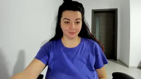 Amiraisa online show from December 4, 2025, 3:05 am