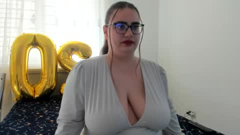 Snapshot of amiravyxen chatting on April 28, 2026, 6:40 am Amira Vyxen online show from April 28, 2026, 6:40 am
