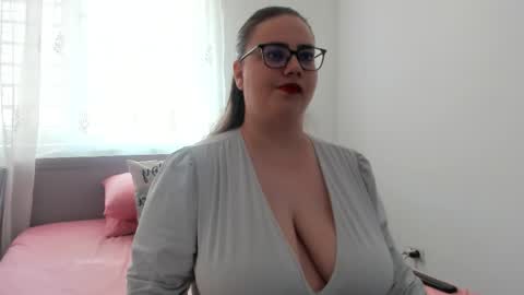 Snapshot of amiravyxen chatting on May 6, 2026, 6:52 am Amira Vyxen online show from May 6, 2026, 6:52 am