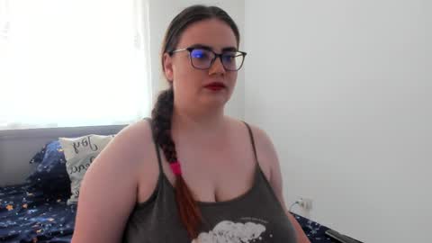 Snapshot of amiravyxen chatting on May 19, 2026, 6:31 am Amira Vyxen online show from May 19, 2026, 6:31 am