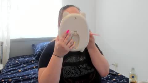 Snapshot of amiravyxen chatting on May 20, 2026, 7:47 am Amira Vyxen online show from May 20, 2026, 7:47 am