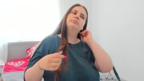 Snapshot of amiravyxen chatting on June 2, 2026, 8:05 am Amira Vyxen online show from June 2, 2026, 8:05 am