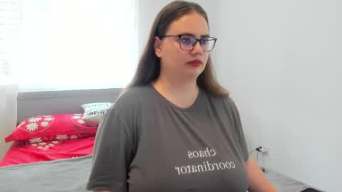 Snapshot of amiravyxen chatting on June 4, 2026, 7:47 am Amira Vyxen online show from June 4, 2026, 7:47 am