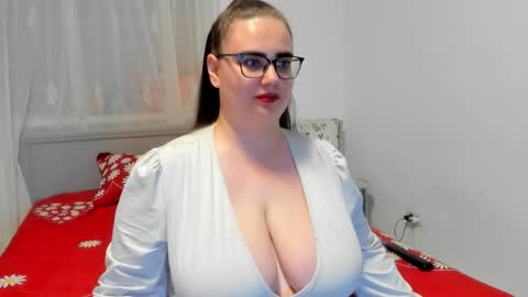 Snapshot of amiravyxen chatting on June 5, 2026, 7:52 pm Amira Vyxen online show from June 5, 2026, 7:52 pm