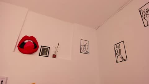 hi guys im ariani ill be off till december 1st for vacation if u want u can add me on snapchat by bio and talk or play there online show from January 20, 2025, 5:59 pm