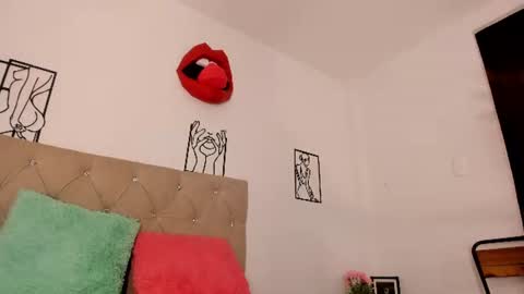 Snapshot of amisi_ari chatting on July 6, 2026, 6:32 pm hi guys im ariani ill be off till december 1st for vacation if u want u can add me on snapchat by bio and talk or play there online show from July 6, 2026, 6:32 pm