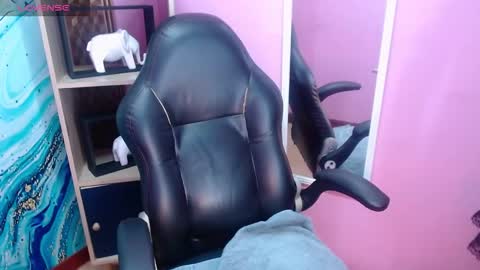 Snapshot of ammy_ronan chatting on December 18, 2025, 4:57 pm IM AMMY online show from December 18, 2025, 4:57 pm