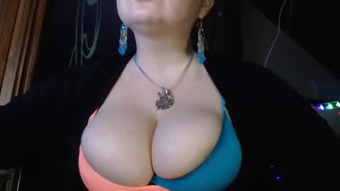 amorelara online show from January 1, 2025, 7:53 pm