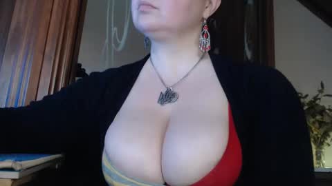 amorelara online show from February 2, 2025, 10:02 am