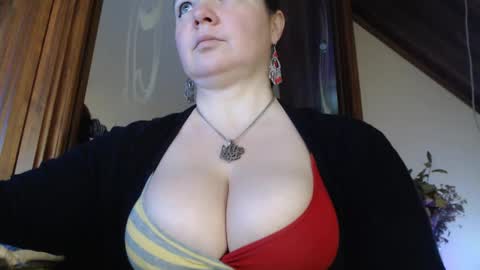 amorelara online show from February 4, 2025, 9:17 am