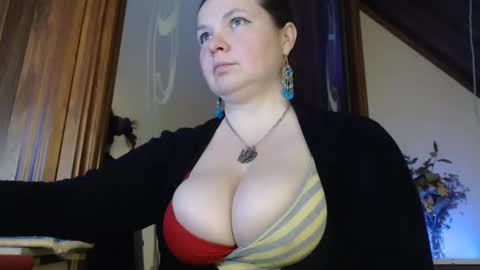 amorelara online show from February 17, 2025, 1:10 pm