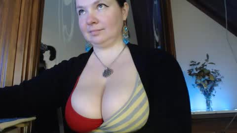 amorelara online show from March 4, 2025, 7:08 am