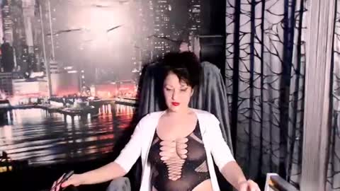 Sarah online show from November 18, 2025, 6:45 pm