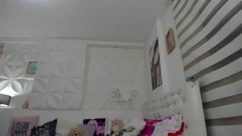 Amy Caroland online show from October 27, 2025, 12:04 am