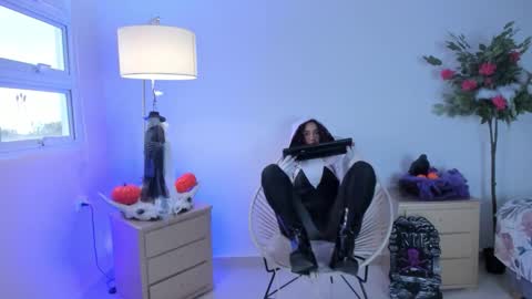 Amely online show from October 31, 2025, 2:29 pm