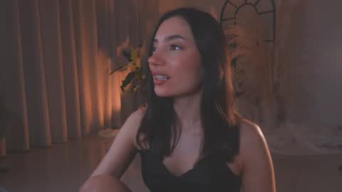 Amy Armstrong online show from September 18, 2025, 12:23 am