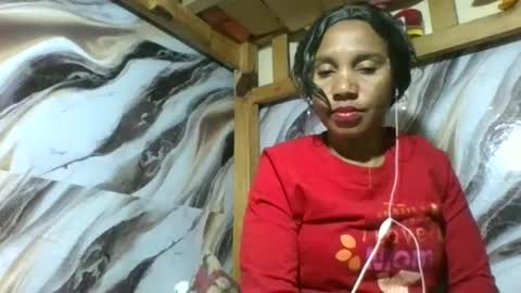 Snapshot of amyatche chatting on June 18, 2026, 6:35 am Amyatche online show from June 18, 2026, 6:35 am