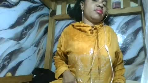 Snapshot of amyatche chatting on June 25, 2026, 5:28 pm Amyatche online show from June 25, 2026, 5:28 pm