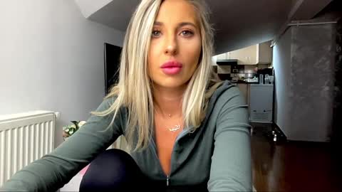 amyroberta92 online show from December 30, 2024, 9:59 am