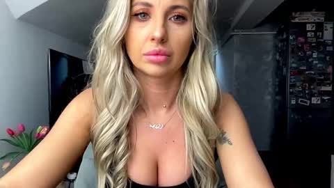 amyroberta92 online show from January 11, 2026, 7:46 am