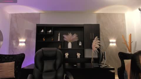 AMY WALKER online show from March 1, 2025, 10:13 am