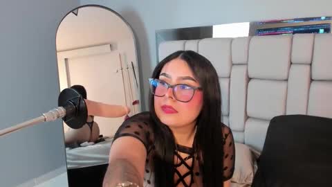 amywhitte_ online show from December 16, 2025, 7:08 pm