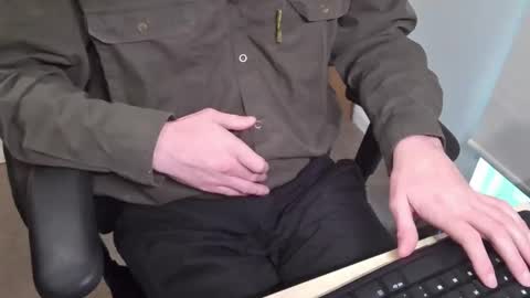 A online show from November 24, 2025, 8:47 am