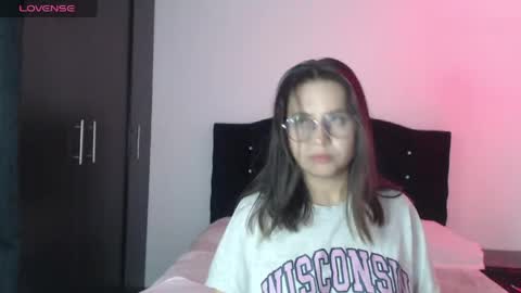 ana_arms_ online show from April 26, 2026, 7:44 pm