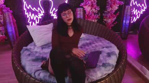 Ana online show from November 12, 2025, 8:41 pm